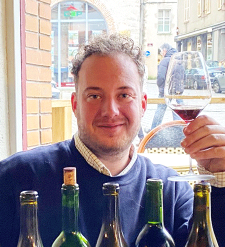 ダニス・ダン・ラ・ヴィーニュ　DANIS DANS LA VIGNE