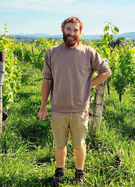 ラ・テール・ポンシェ　LA TERRE PENCHÉE